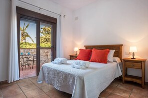 2 chambres, fer et planche à repasser, Wi-Fi gratuit, draps fournis