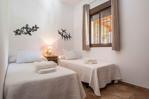 2 bedrooms, iron/ironing board, free WiFi, bed sheets