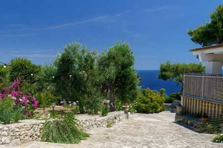 施設の敷地. Villa with sea view – Villa Azzurra