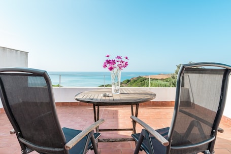 Outdoor dining. Luxurious villa with sea view - Casa Fuente del Sol