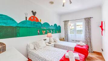 2 bedrooms, iron/ironing board, free WiFi, bed sheets