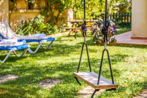 Property grounds - Charming Home with Pool, Generous Terrace, Garden and Wi-Fi (Llucmajor)