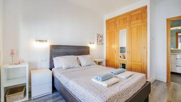 3 bedrooms, WiFi (free), bed sheets