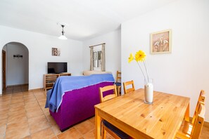 3 bedrooms, iron/ironing board, free WiFi, bed sheets - Peaceful Home "Casa Carlos" with Pool, Terrace, Garden & Wi-Fi (Conil de la Frontera)