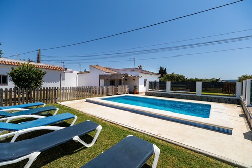Peaceful Home "Casa Carlos" with Pool, Terrace, Garden & Wi-Fi
