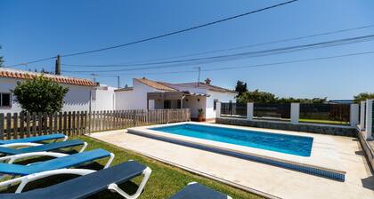 Peaceful Home "Casa Carlos" with Pool, Terrace, Garden & Wi-Fi