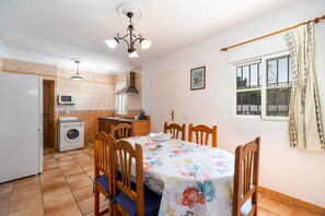 Dining - Peaceful Home "Casa Carlos" with Pool, Terrace, Garden & Wi-Fi (Conil de la Frontera)