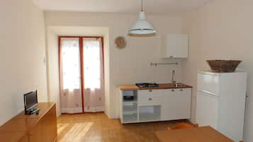 Frigorifero, piano cottura, macchina per tè/caffè, seggiolone