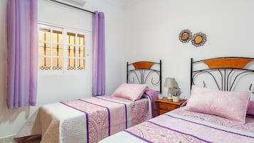 3 Schlafzimmer, BĂŒgeleisen/BĂŒgelbrett, kostenloses WLAN, BettwĂ€sche