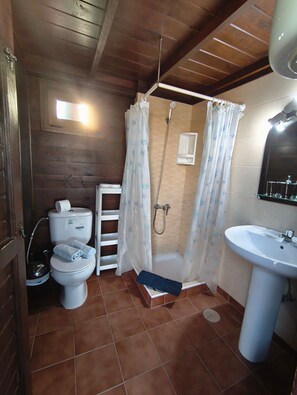 Shower, hair dryer, towels - Apartment "Casa Orymar" with Ocean View, Mountain View, Balcony & Terrace (El Cotillo)