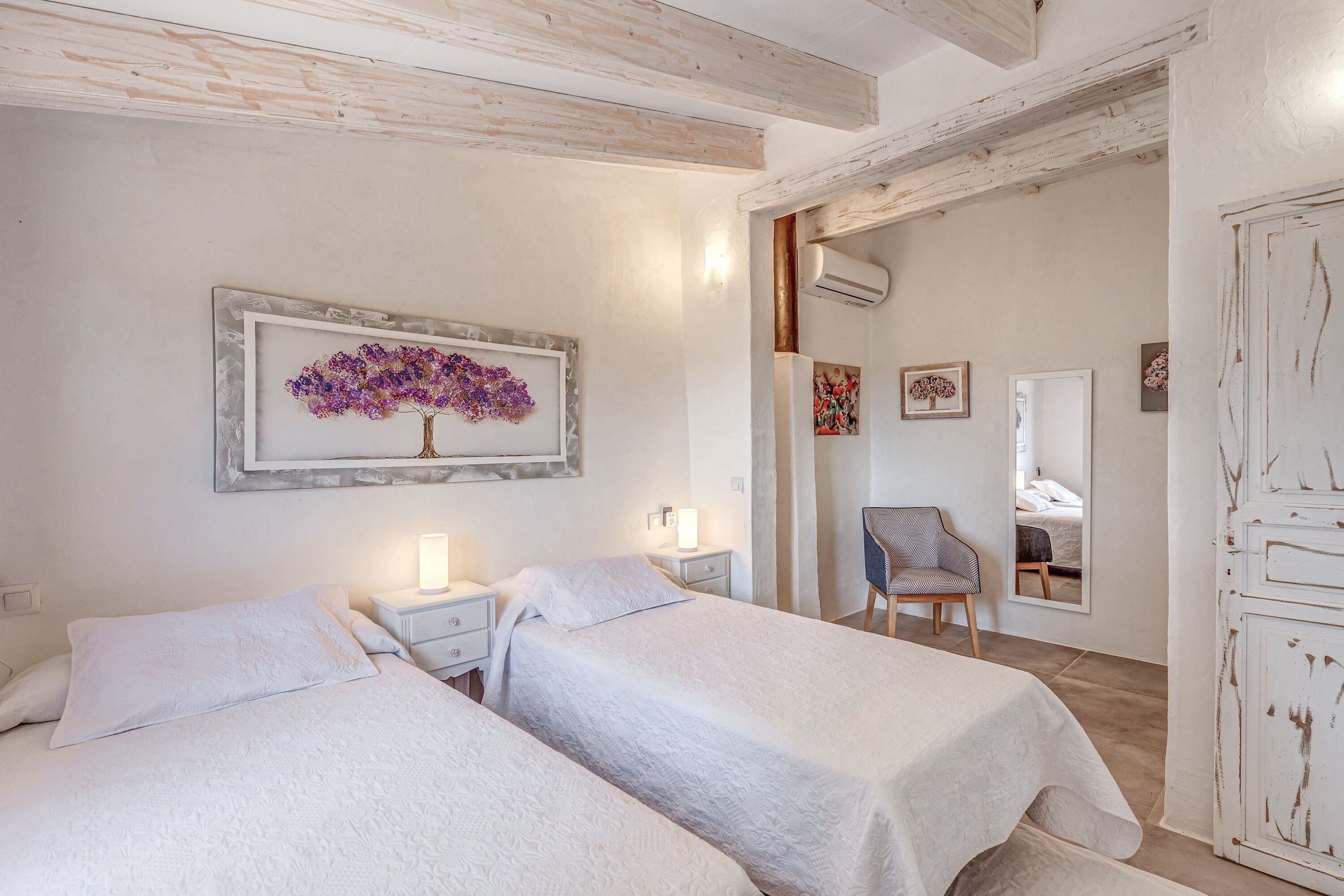 3 chambres, bureau, fer et planche à repasser, Wi-Fi gratuit