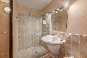 Bathtub, hair dryer, towels - Charming stone villa with private pool - Villa Son del Rio Vell (Pollensa)