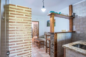 Interior - Romantic Apartment with Beautiful Pool, Jacuzzi, Patio, & Wi-Fi (CONIL DE LA FRONTERA)