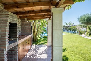 Terrace/patio - Romantic Apartment with Beautiful Pool, Jacuzzi, Patio, & Wi-Fi (CONIL DE LA FRONTERA)