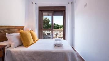 1 slaapkamer, een strijkplank/strijkijzer, gratis wifi, beddengoed