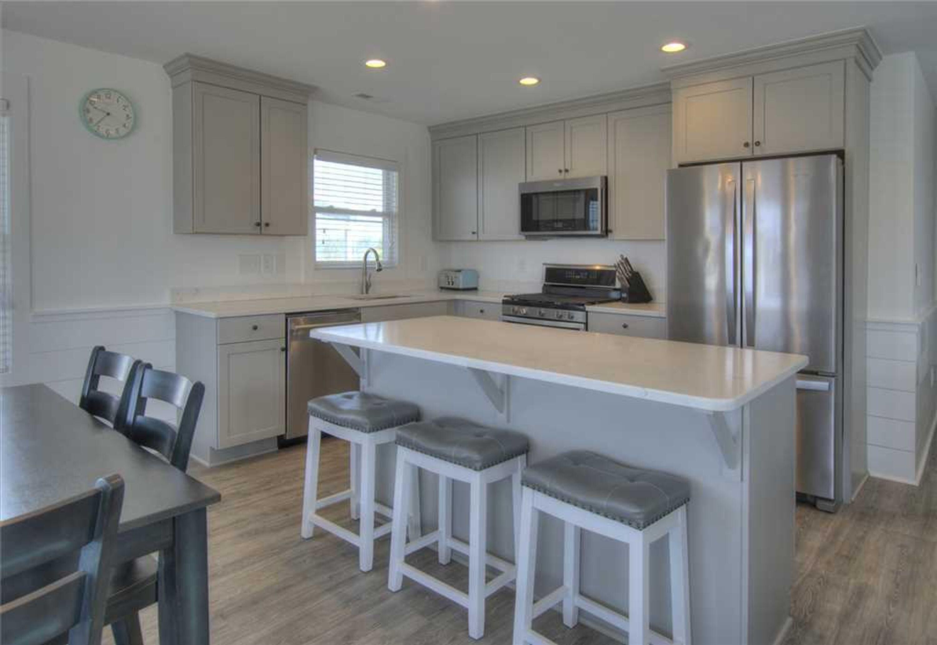 House, 5 Bedrooms | Private kitchen | Fridge, microwave, oven, stovetop