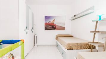 2 slaapkamers, een strijkplank/strijkijzer, gratis wifi, beddengoed