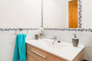 Shower, hair dryer, towels - Cosy holiday apartment near the beach - Apartment Destino Conil (Conil de la Frontera)