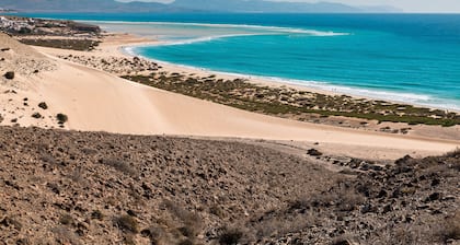 Ruhige Villa Ralue mit Pool, Terrasse und Garten