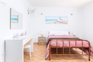 3 slaapkamers, een strijkplank/strijkijzer, gratis wifi, beddengoed
