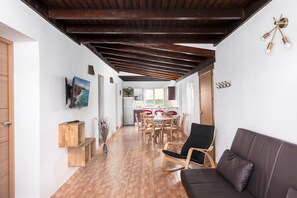 TV - Tranquil Villa Ralue with Pool, Terrace & Garden (Tuineje)