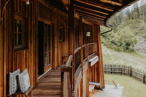 Property grounds - Luxurious Chalet with Jacuzzi, Dreamlike Interior, Wi-Fi and Garden (La Valle Agordina)