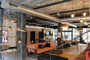 Reception - The Central House Madrid Lavapiés - Hostel (Madrid)