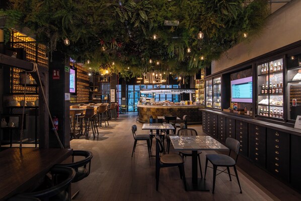 Restaurant - The Central House Madrid Lavapiés - Hostel (Madrid)