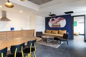 Cobertura | Quartos à prova de som, Wi-Fi de cortesia, roupa de cama