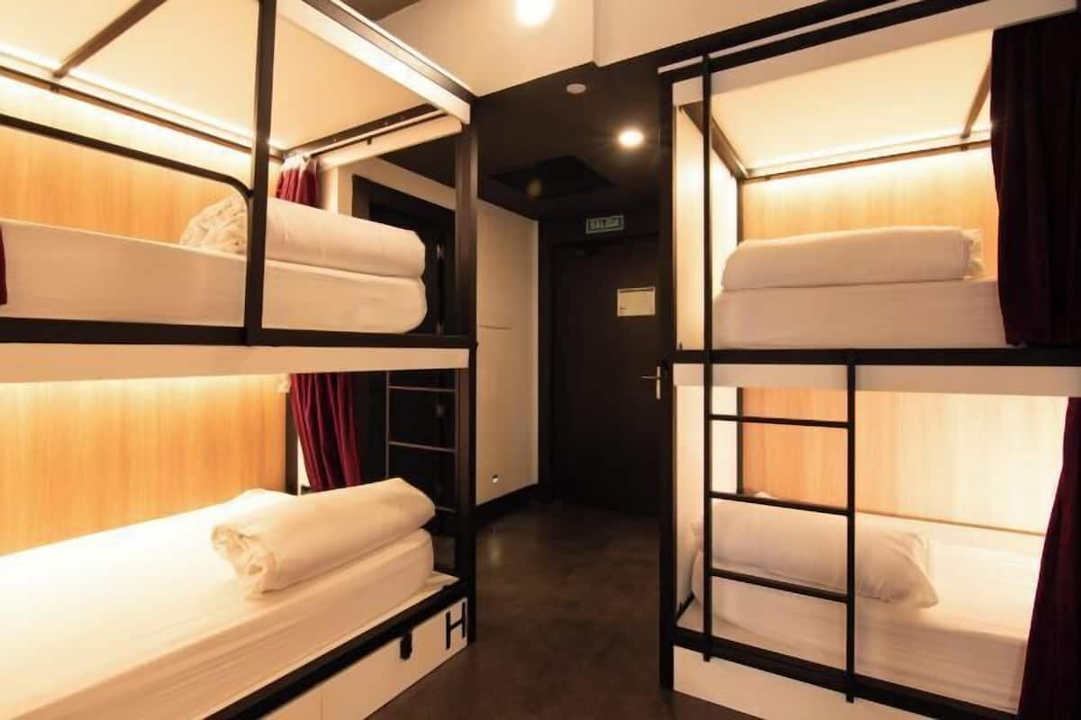 1 habitación, sistema de insonorización, wifi gratis y ropa de cama