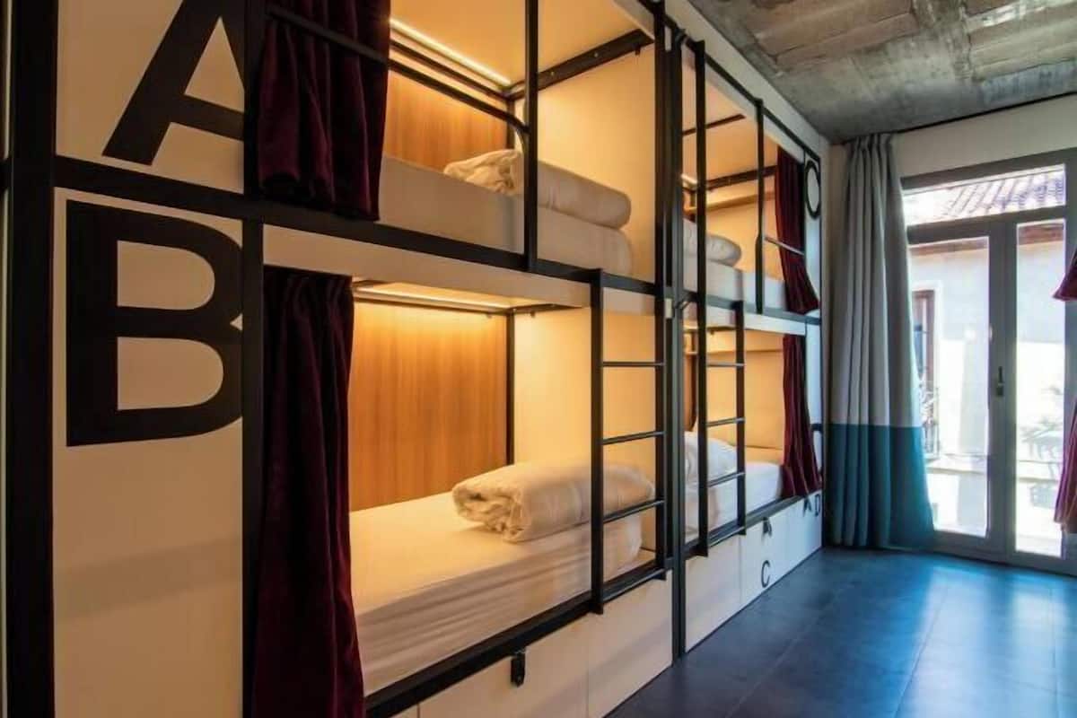 1 habitación, sistema de insonorización, wifi gratis y ropa de cama