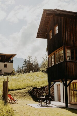 Exterior - Holiday Apartment in Luxury Chalet with Country Style Interior, Wi-Fi and Garden (LA VALLE WENGEN)