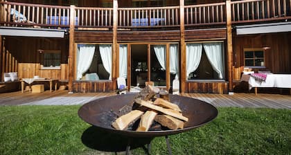 Ferienwohnung in luxuriösem Chalet mit Interieur im Landhausstil, WLAN und Garten