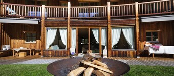 Holiday Apartment in Luxury Chalet with Country Style Interior, Wi-Fi and Garden