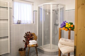 Doccia, asciugacapelli, asciugamani