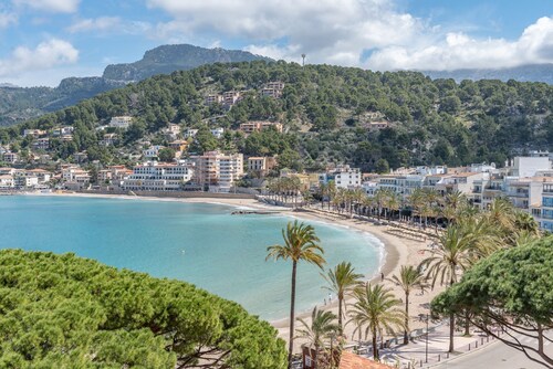 Villa on the Beach with Sea View in Port de Soller. Garden and Wi-Fi