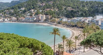 Villa on the Beach with Sea View in Port de Soller. Garden and Wi-Fi