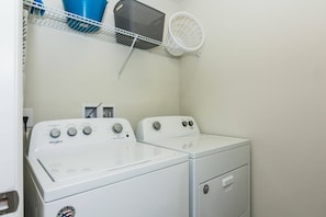 House (6 Bedrooms) | Interior