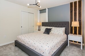 House (6 Bedrooms) | Interior