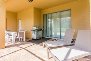 House (6 Bedrooms) | Interior