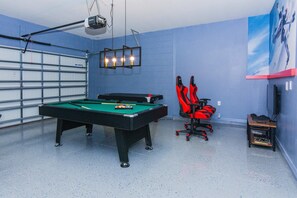 House (6 Bedrooms) | Interior