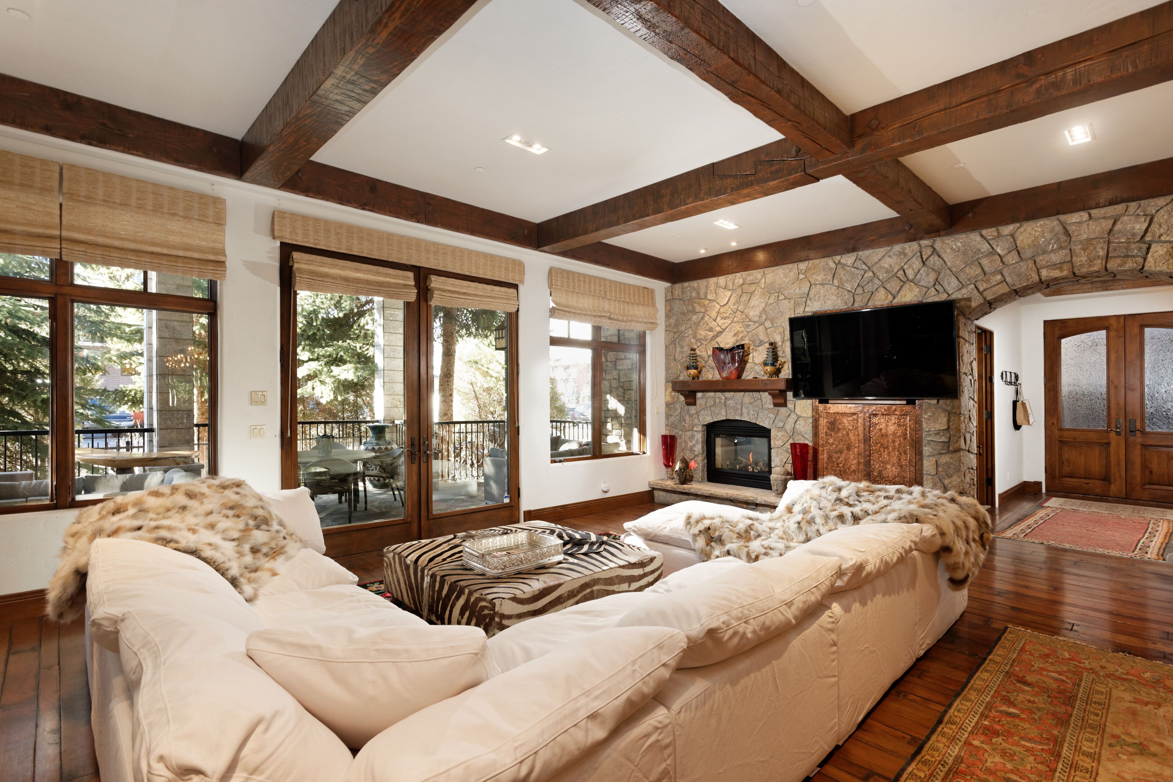 Aspen-Beautiful 5 Bedroom Townhome in the Core