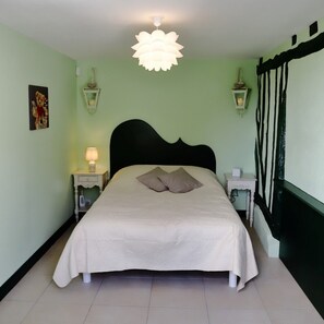 4 chambres, fer et planche à repasser, lit parapluie, Wi-Fi gratuit