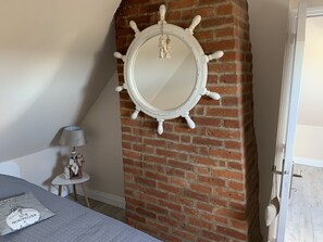 4 quartos, ferros/tábuas de passar roupa, berço de viagem