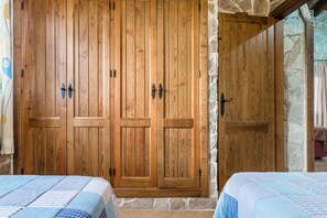 3 chambres, fer et planche à repasser, Wi-Fi gratuit, draps fournis