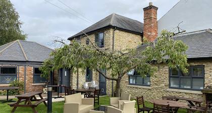 The Roade House Rooms