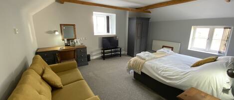 Luxury-Suite, mit Bad, Blick auf den Innenhof