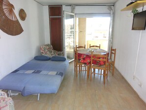 Dining - Apartment for 2-7 in the center of economic Roses. (Roses)
