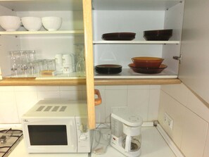 冰箱、微波炉、烤箱、炉灶