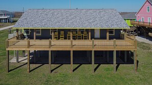 Terrace/patio - Family Tides: 3  BR, 2  BA House in Caplen, Sleeps 11 (Caplen)